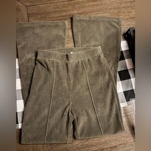 aerie women’s Olive Green Corduroy flare pants. Super soft